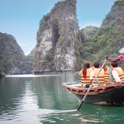 Hanoi: Bai Tu Long Bay Day Cruise with Cave, Kayak & Lunch
