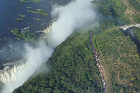 Aventura de lujo de un día en las cataratas Victoria con vuelo en helicóptero