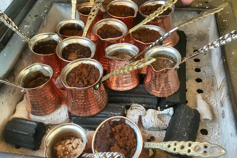 Istanbul: Taste of Turkey with Europe & Asia by Ferry Tour en Español