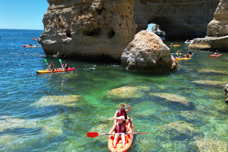 Visite guidée des grottes de Benagil et des plages sauvages avec un guide localLagoa : Visite guidée de la grotte de Benagil en kayak avec un guide local