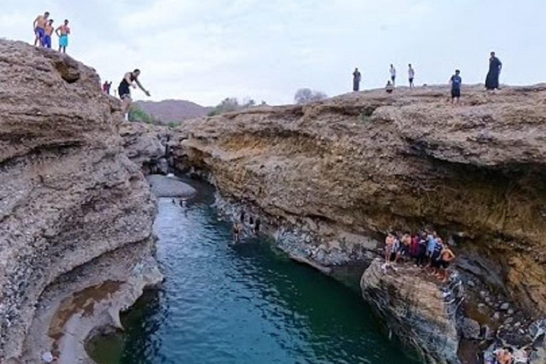 From Muscat: Hidden Canyon Hike & Sulfur-Rich Natural Pools Muscat: Hidden Canyon & Sulfur-Rich Natural Pools