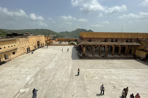 Jaipur : entrée accélérée à Amer Fort et guide/transfert en optionBillet d'entrée seulement