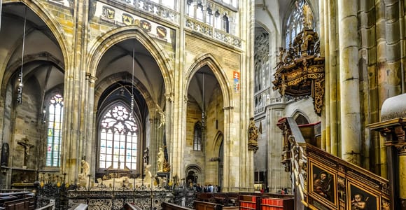 Prague Castle: Royal Palace, Cathedral, and Golden Lane Tour