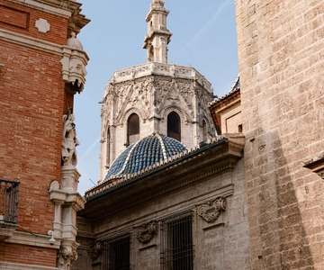 Tour Valencia "Between Vice and Virtue".
