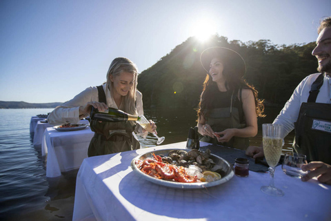 Moreton Bay: Oyster Farm Tour, Boat, Shucking & Tasting