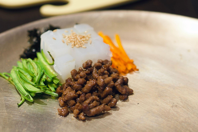 Clase de cocina Royal Seoul en un hanok centenarioClase de cocina real de Seúl en una casa tradicional hanok de 100 años de antigüedad
