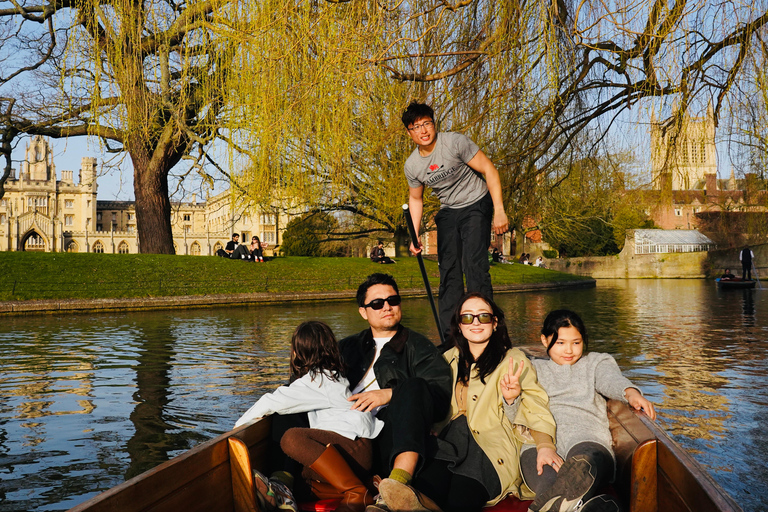 Chinese Punting Tour in Cambridge Chinese Punting Tour in Cambridge (Shared)