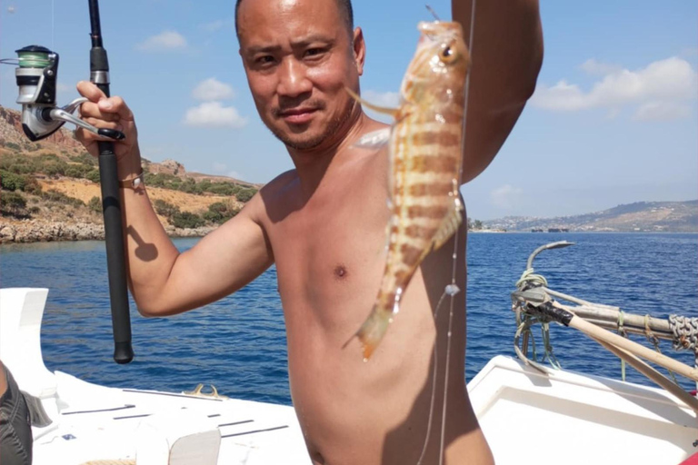 Chania: Angelausflug mit Frühstück und SchwimmenChania: Fischerbootfahrt mit Frühstück und Bademöglichkeit