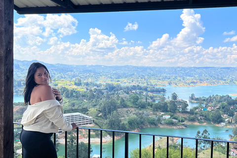 Visita Guatape e aldeias, passeio de barco com pequeno-almoço e almoço Medellin