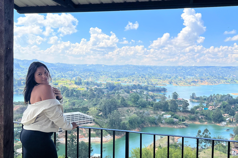 Visita Guatape e aldeias, passeio de barco com pequeno-almoço e almoço Medellin