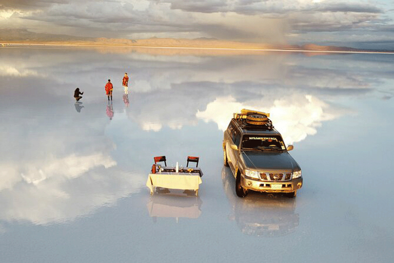 De Uyuni: Efeito espelho do nascer do sol à luz das estrelas