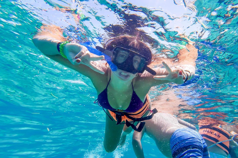 Cancun : Isla Mujeres All-Inclusive Catamaran avec prise en chargeCancun : Catamaran Isla Mujeres All-Inclusive avec prise en charge