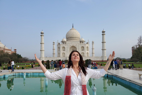 Agra: Tour panoramico di un giorno intero in auto con guida governativa