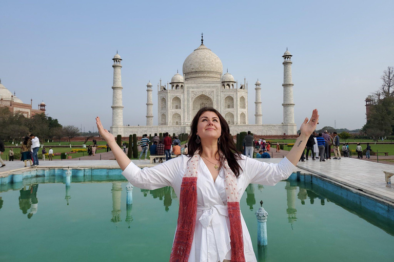 Agra: Tour turístico de un día completo en coche con guía oficial