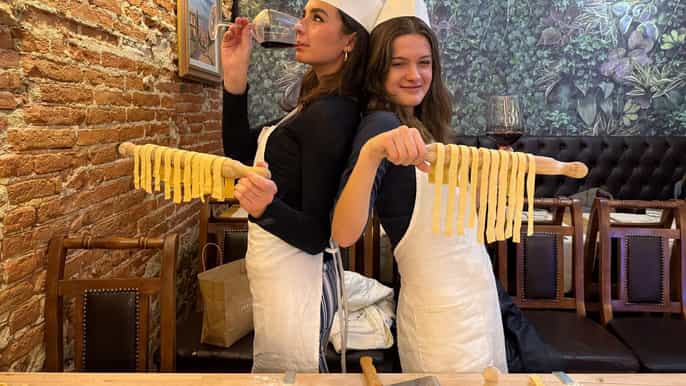 Florencia: Clase de cocina de pasta y tiramisú con vino ilimitado