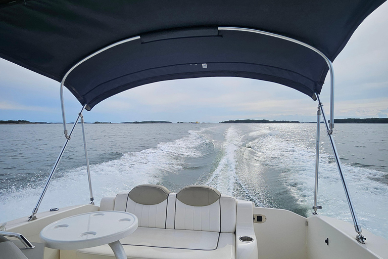 Helsinki: Private Boat Tour with Local Captain