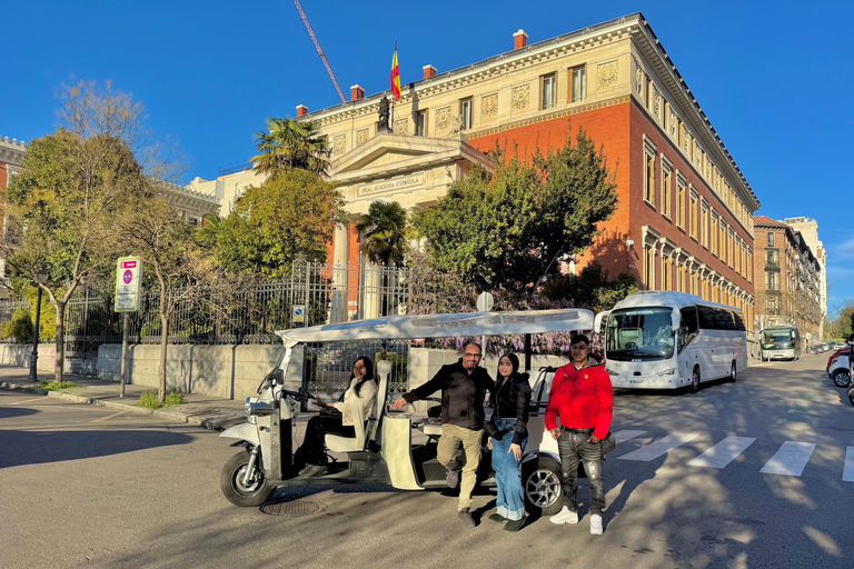 Madrid: Private Tuk Tuk Tour with Expert Guide and Panoramic Views The Classics Tour ~ Discover Madrid in 60 minutes from your STARTING POINT!