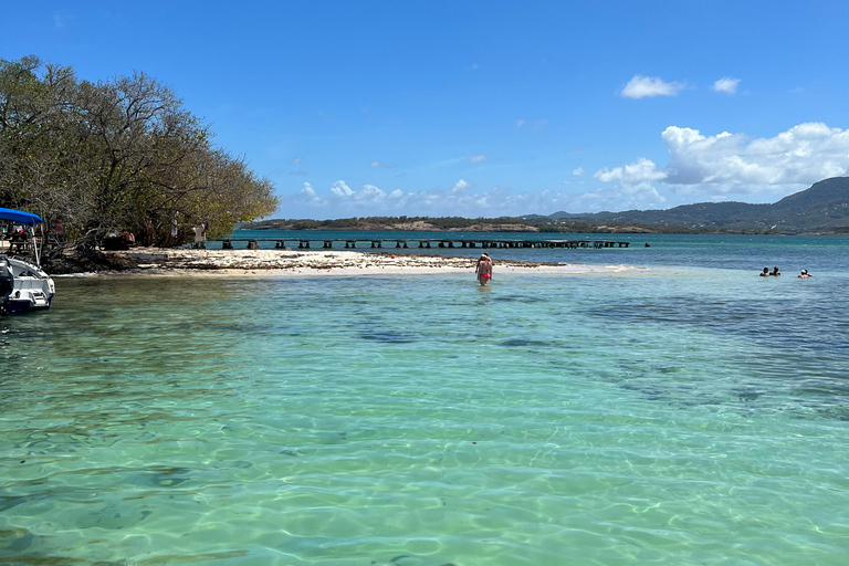 Escursione in barca alla Baignoire de Josephine e all'Ilet Chancel con pranzoGita in barca alla Baignoire de Josephine e all'Ilet Chancel con pranzo