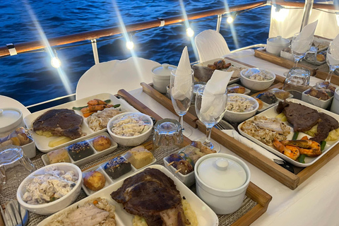 Subic : Dîner-croisière en bateau au coucher du soleil depuis Manille et ClarkSubic : Dîner-croisière en yacht au coucher du soleil depuis Manille et Clark