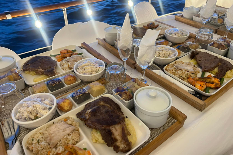 Subic : Dîner-croisière en bateau au coucher du soleil depuis Manille et ClarkSubic : Dîner-croisière en yacht au coucher du soleil depuis Manille et Clark