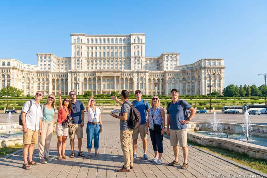 Tour: Parlamentspalast, Haus von Ceaușescu, Dorfmuseum. Foto: GetYourGuide Tour: Parlamentspalast, Haus von Ceaușescu, Dorfmuseum. Foto: GetYourGuide