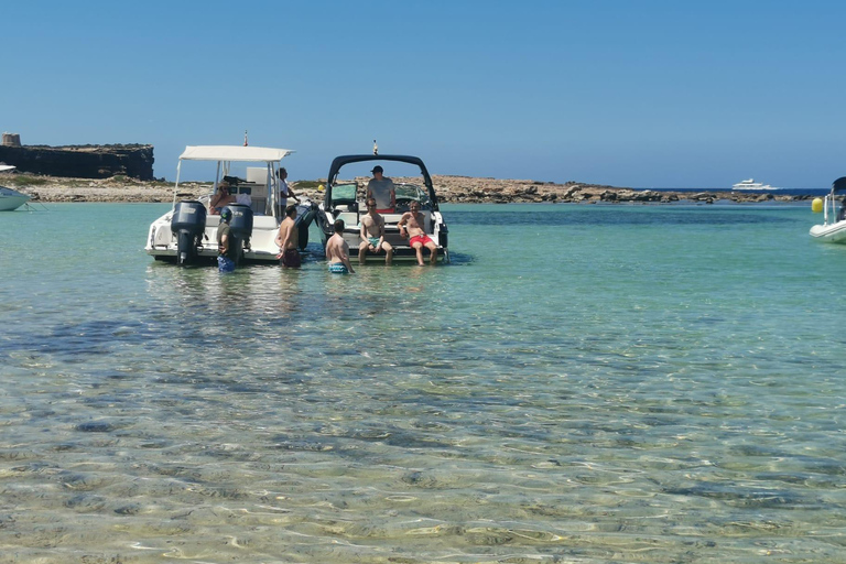 Tour en barco por Ibiza : navega por aguas cristalinas