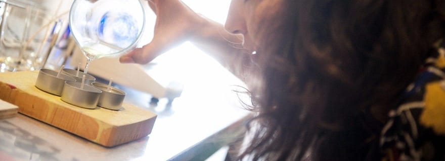 Lecce : Fabrication de bougies dans un décor de campagne du XVIIIe siècle