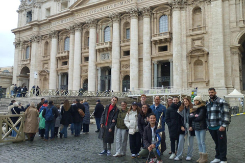 Vatican: Holy Door, Papal Tombs & St. Peter’s Basilica Tour French Tour With Dome Climb