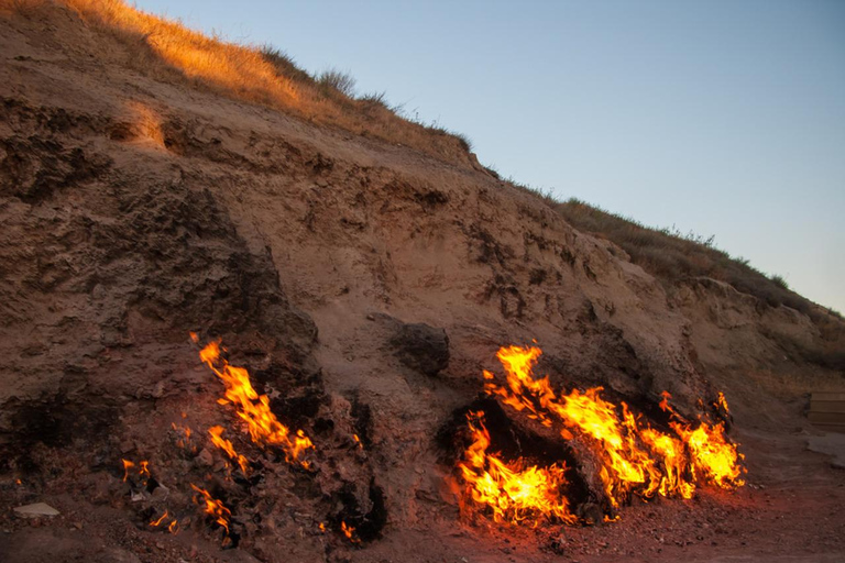 Baku: Qobustan e Abşeron (vulcano di fango, tempio del fuoco e Yanar Dağ)Baku: Gobustan e Absheron (vulcano di fango, tempio del fuoco e Yanardag)