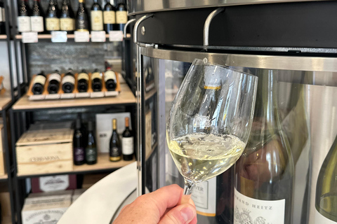 Marseile: Taste the wines of the South in a top wine shop.