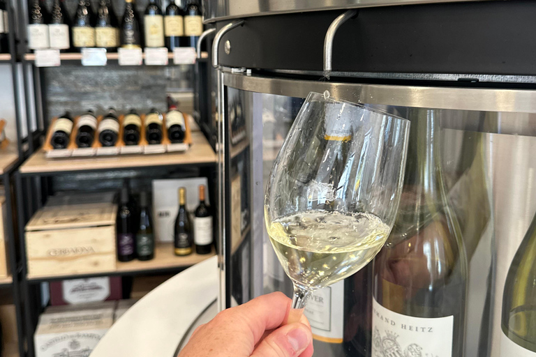 Marseile: Taste the wines of the South in a top wine shop.