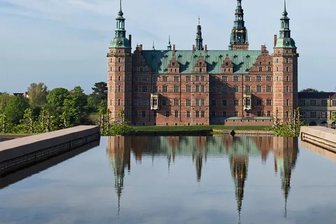 Rundtur i lätt tempo på Kronborgs slott och Frederiksborgs slott