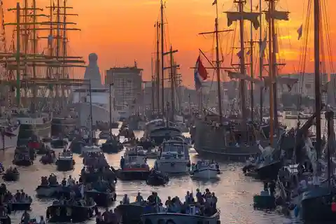 Amesterdão: SAIL 2025 Cruzeiro noturno pelos canais