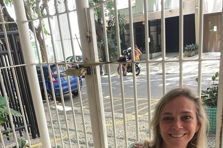 Favela Art Walk in Ipanema – Meet Artists & Buy Local Art