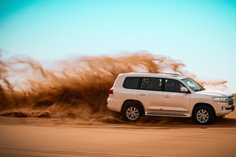 Safári no deserto ao pôr do sol com passeio de camelo e sandboard