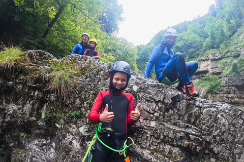 萨尔茨堡：小团体家庭溪降之旅和顶级服务，9岁以上儿童萨尔茨堡：小团体家庭溪降活动，顶级指导，9岁以上儿童