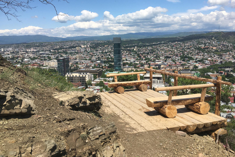 Tbilisi: Heerlijk spoor over de stad