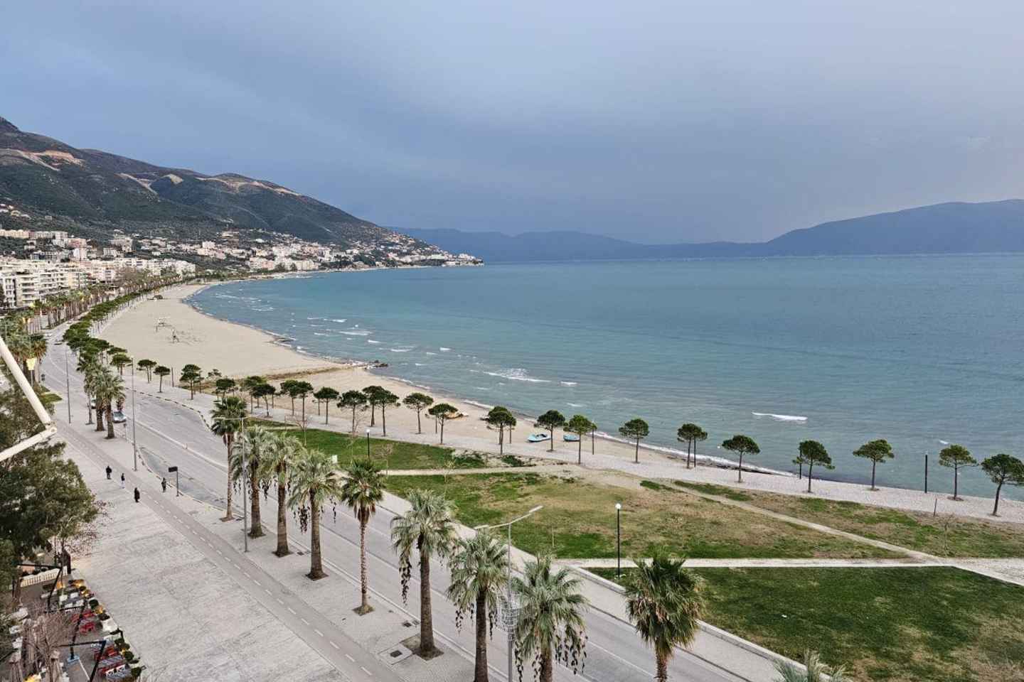 Da Tirana/Durazzo: Tour a Valona e Gita in Barca Veloce alla Spiaggia di Gjipe