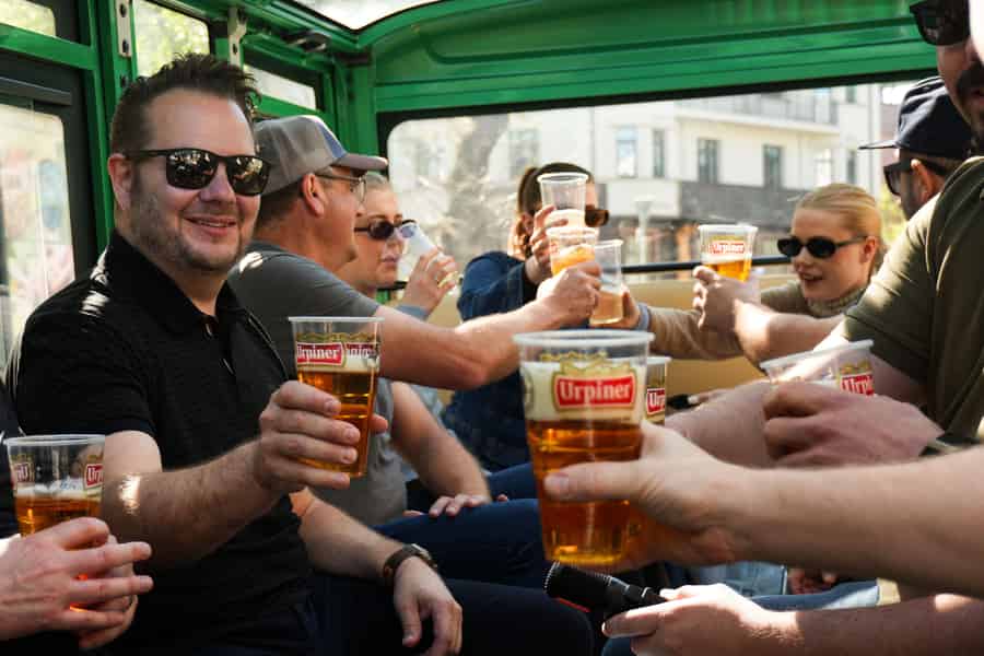 Bratislava: Bus-Tour durch die Stadt – unbegrenzt Getränke, Prosecco, Bier. Foto: GetYourGuide