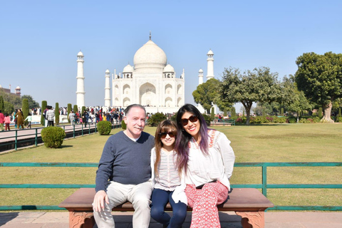 à partir d'Agra : visite sans file d'attente du Taj Mahal et du fort d'AgraDepuis Agra : Visite avec voiture AC, chauffeur, guide et droits d'entrée