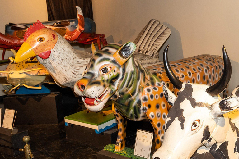 Accra Walking Tour: Artwork, Fantasy coffins & Beach bars