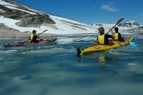 Stygge: Kayaking and Glacier Hike