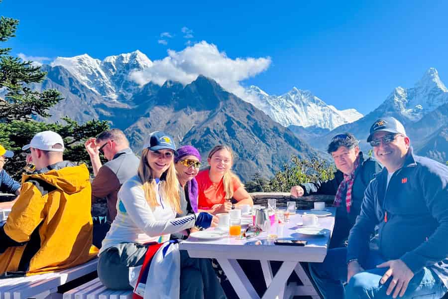 Kathmandu: Flug zum Mount Everest oder Helikopterrundflug mit Zwischenlandung am Mount Everest. Foto: GetYourGuide Kathmandu: Flug zum Mount Everest oder Helikopterrundflug mit Zwischenlandung am Mount Everest. Foto: GetYourGuide
