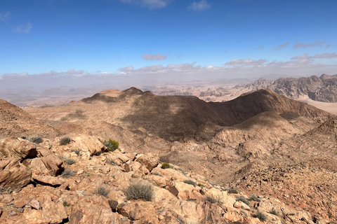 Wadi Rum: Hike to Jebel Umm ad Dami with Local Guide