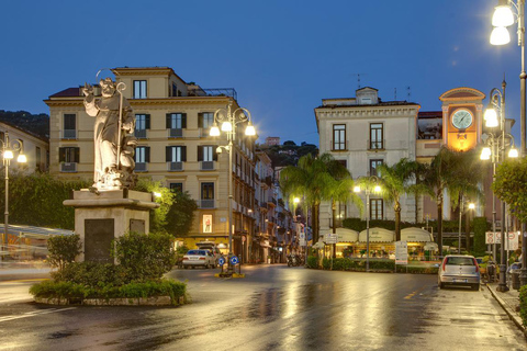 Visite à pied de Sorrente &quot;by night&quot; et dégustation de Limoncello