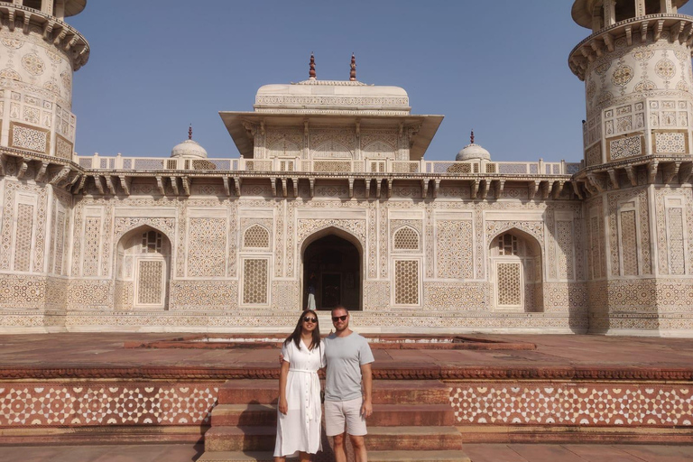 Tour di un giorno del Taj Mahal in treno veloce o in auto da DelhiAuto + Autista + Guida + Biglietti + Pasti a 5 Stelle