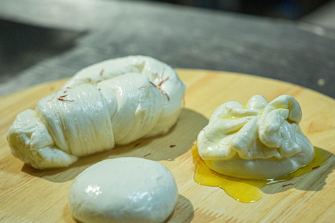Lyon: Make your own mozzarella from local raw milk