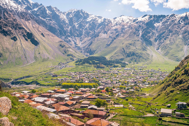From Kazbegi: Kazbegi Hiking Tour with Homemade Lunch