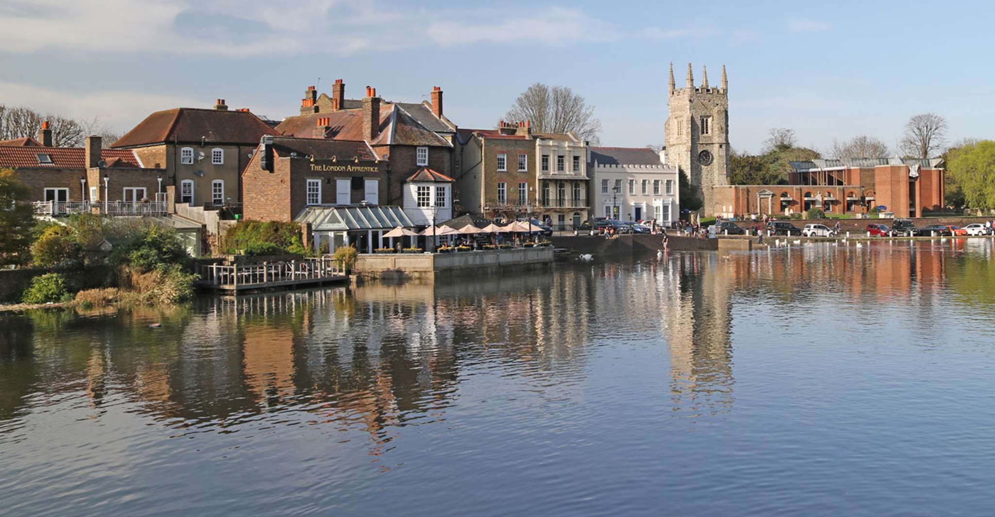 London: Kew to Hampton Court River Thames Cruise