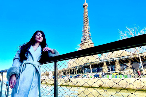 Paris : Croisière matinale sur la Seine avec petit-déjeuner français